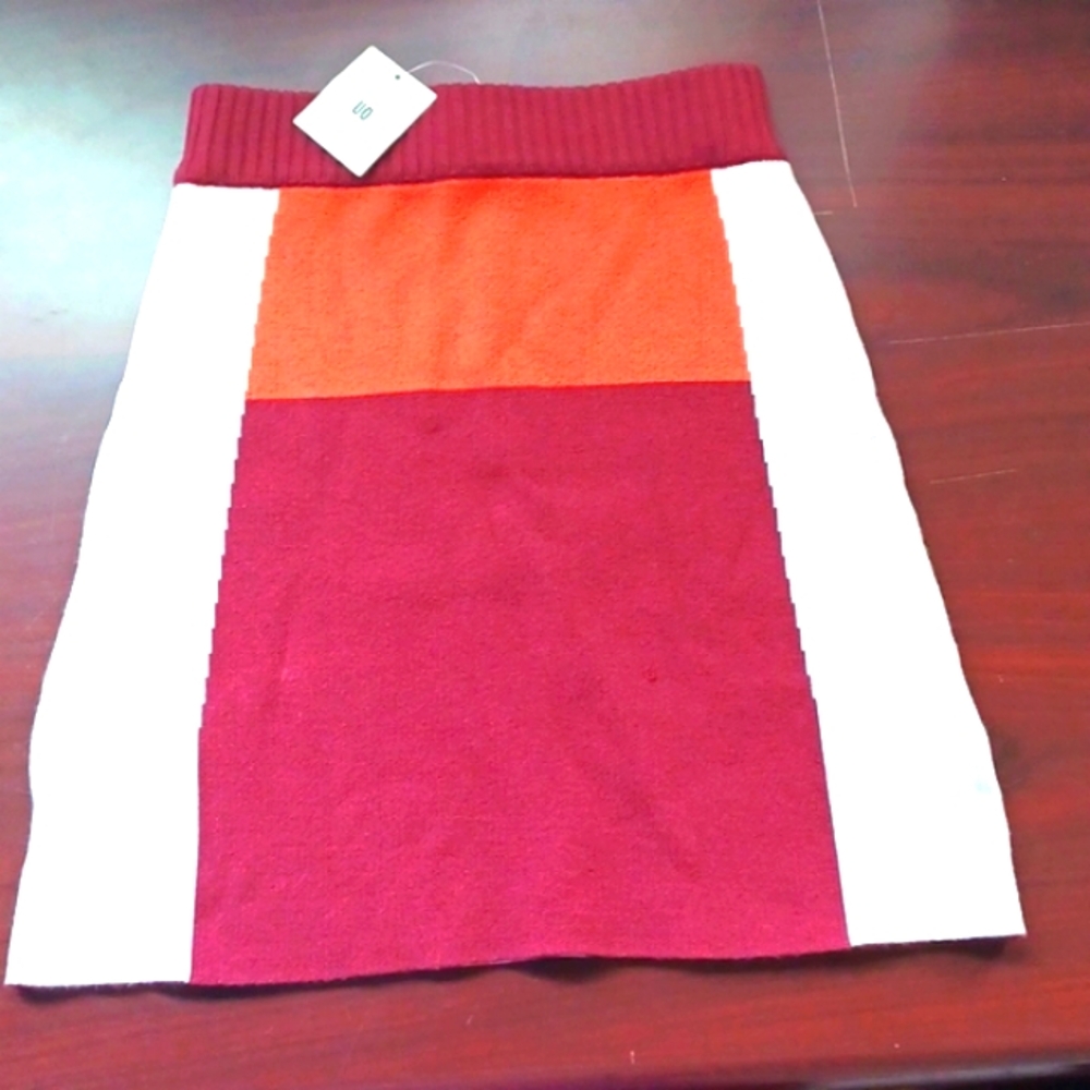 Urban Outfitters size XS knit burgundy, orange, and white color block skirt. NWT